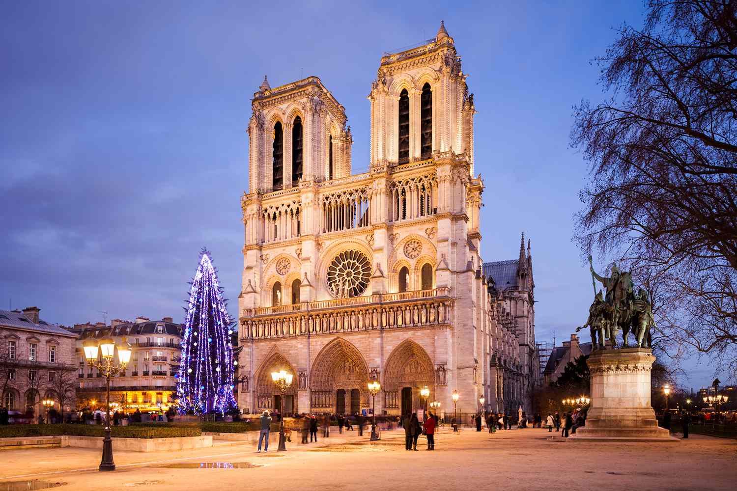 Budget Travel During Peak Season: A Christmas in Paris